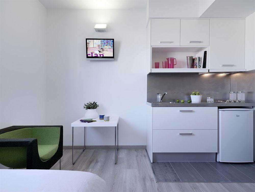 Residencia Melon District Marina Hotel Barcelona Exterior photo